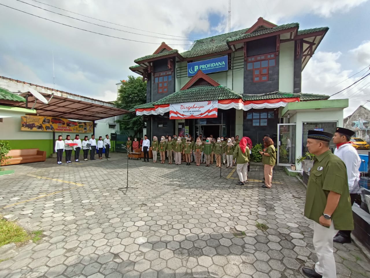 Upacara Bendera Memperingati HUT RI ke- 77